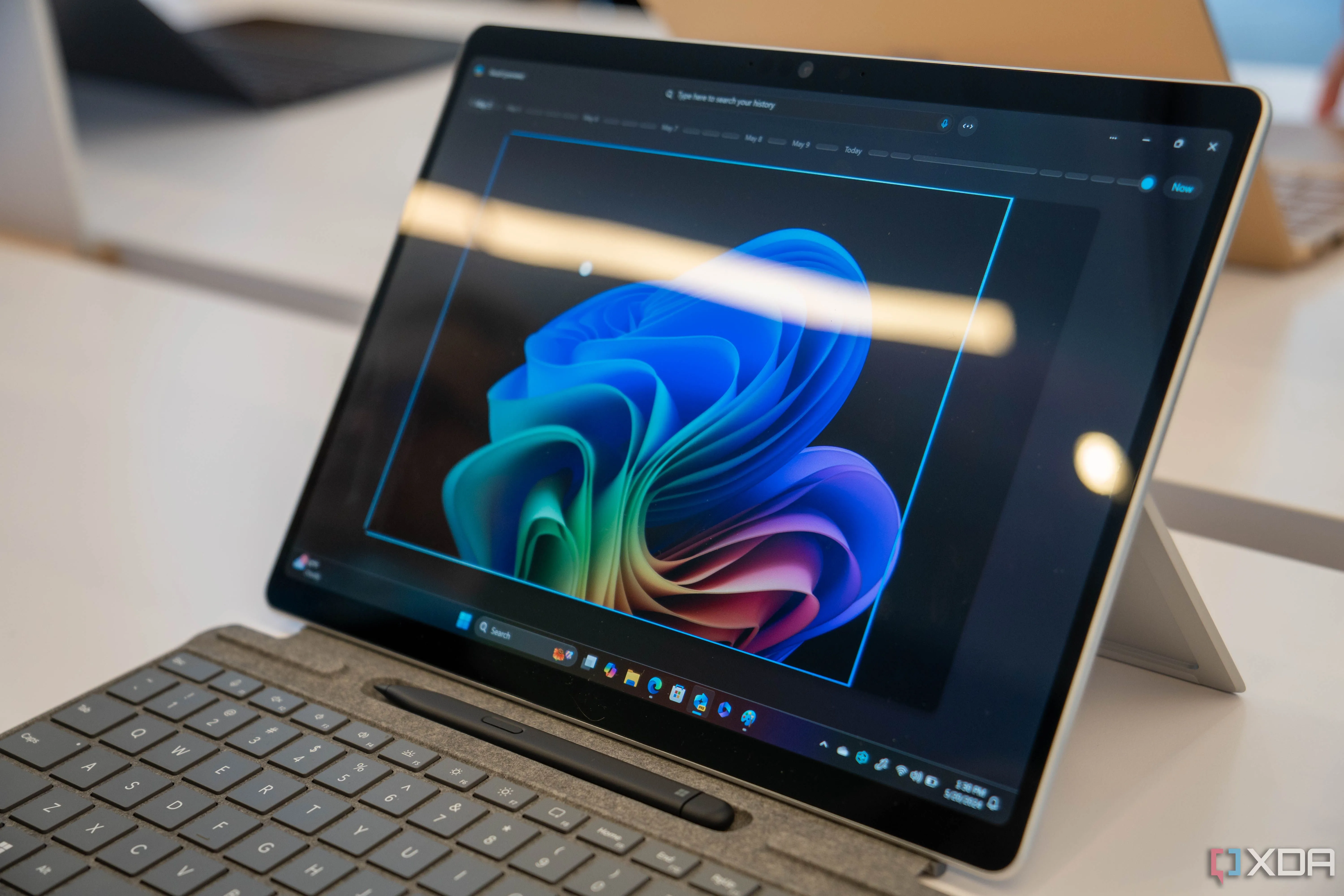 Thiết bị chạy chip Snapdragon X đang sử dụng tính năng Copilot+ của Windows 11