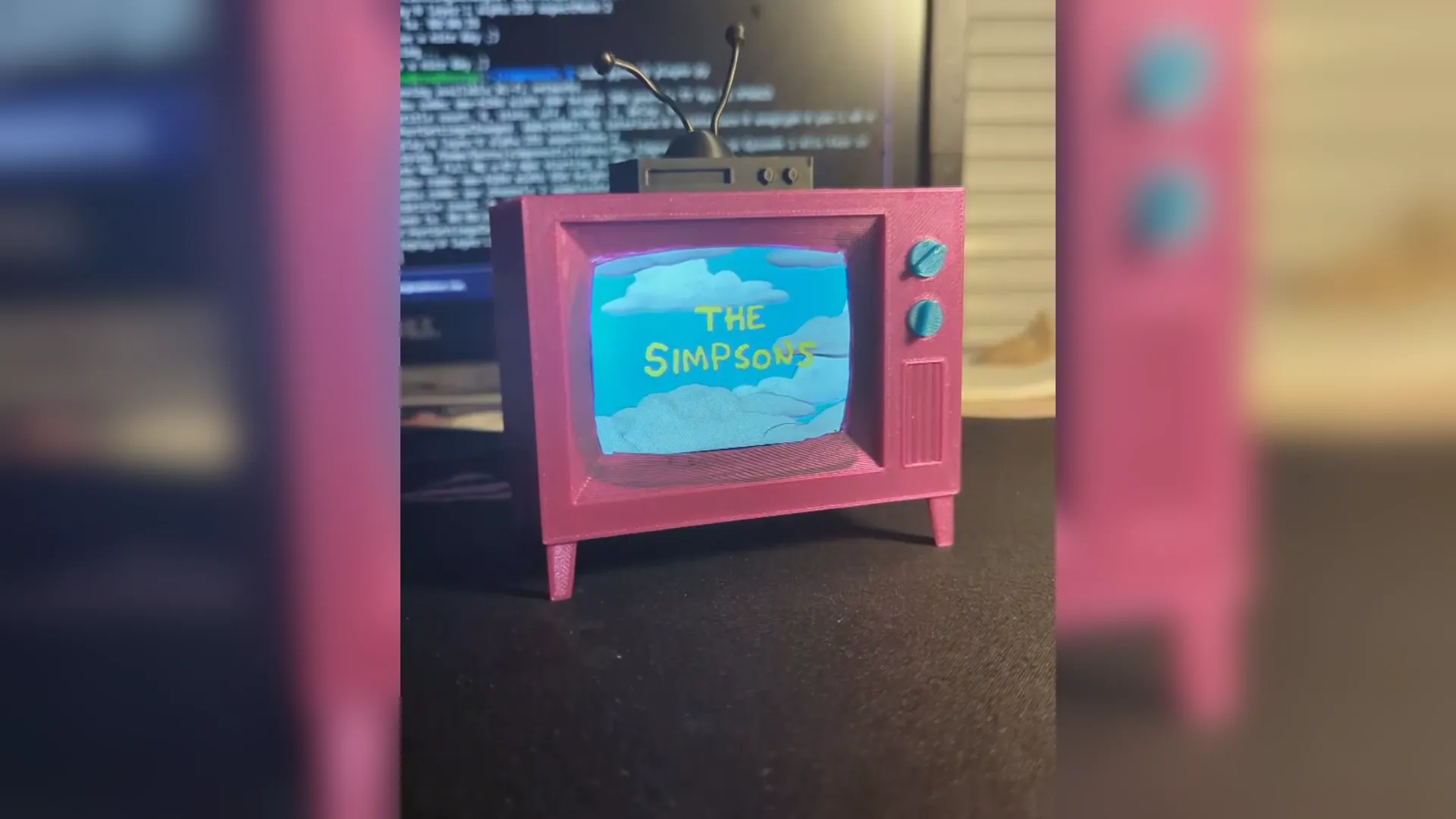 Thiết bị Raspberry Pi được tùy chỉnh theo phong cách TV mini trong series The Simpsons
