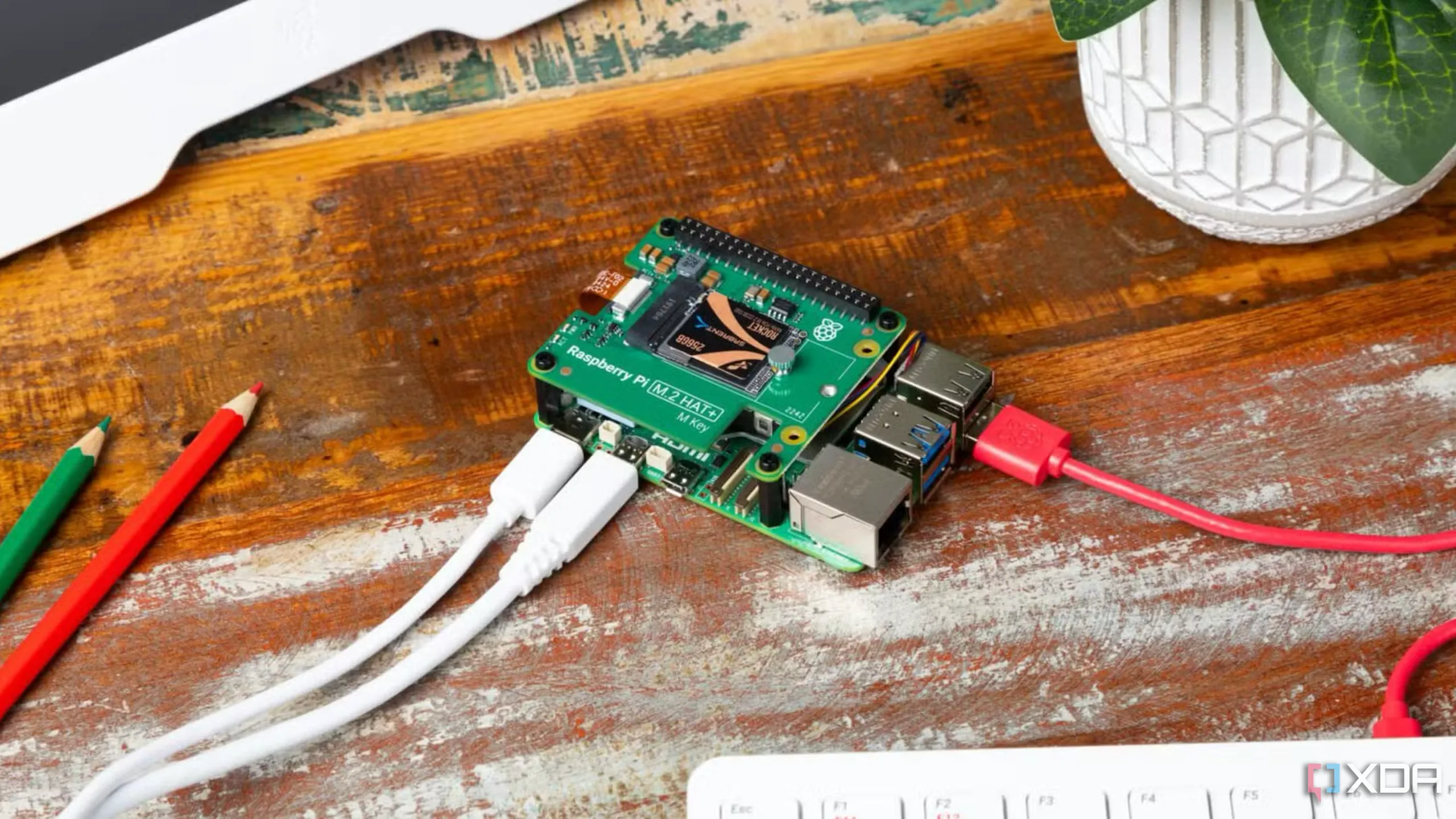 Thiết bị Raspberry Pi minh họa cho việc các thiết bị công nghệ thường có mật khẩu mặc định yếu