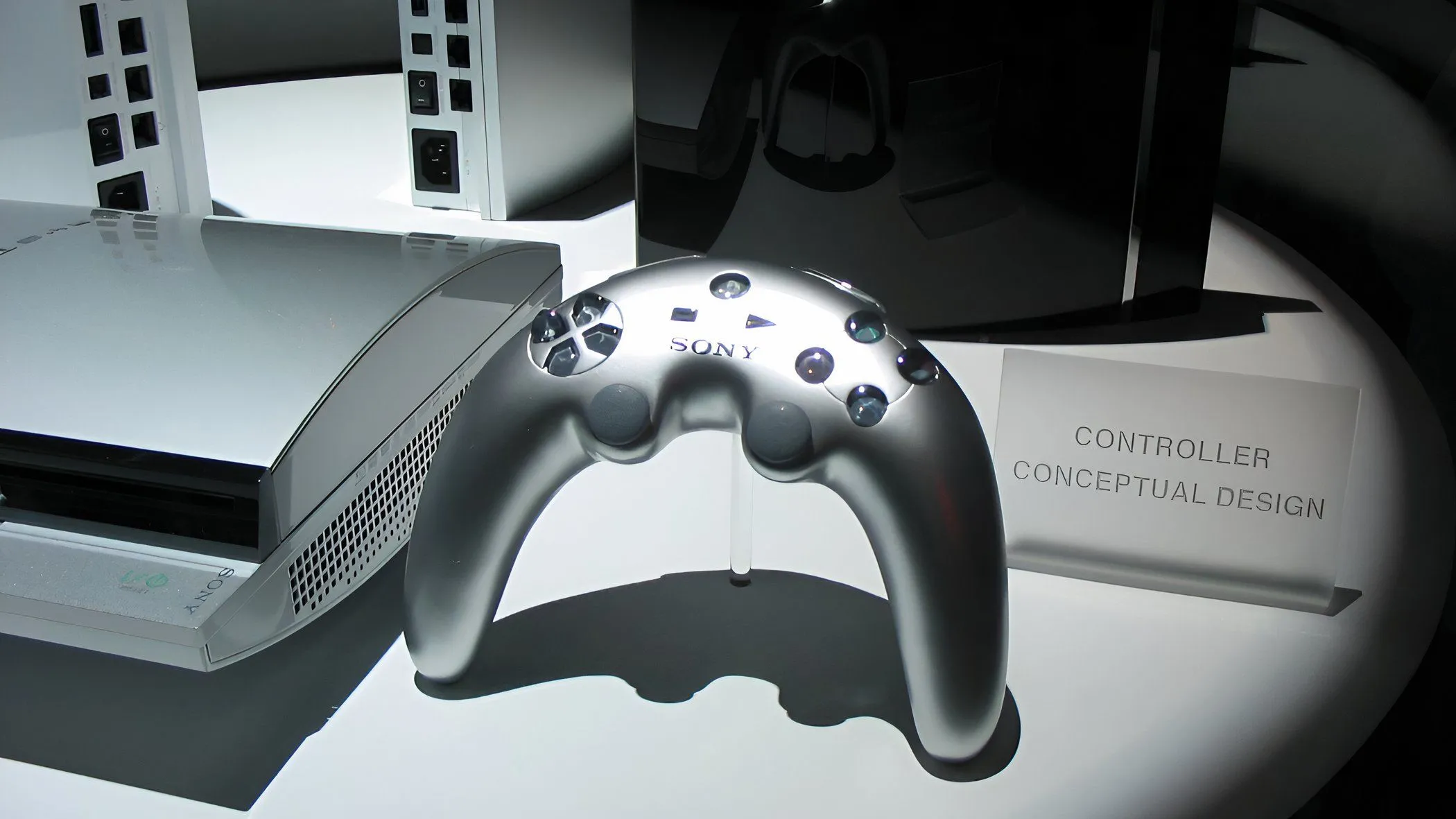 Thiết kế tay cầm PlayStation Boomerang concept của Sony năm 2005