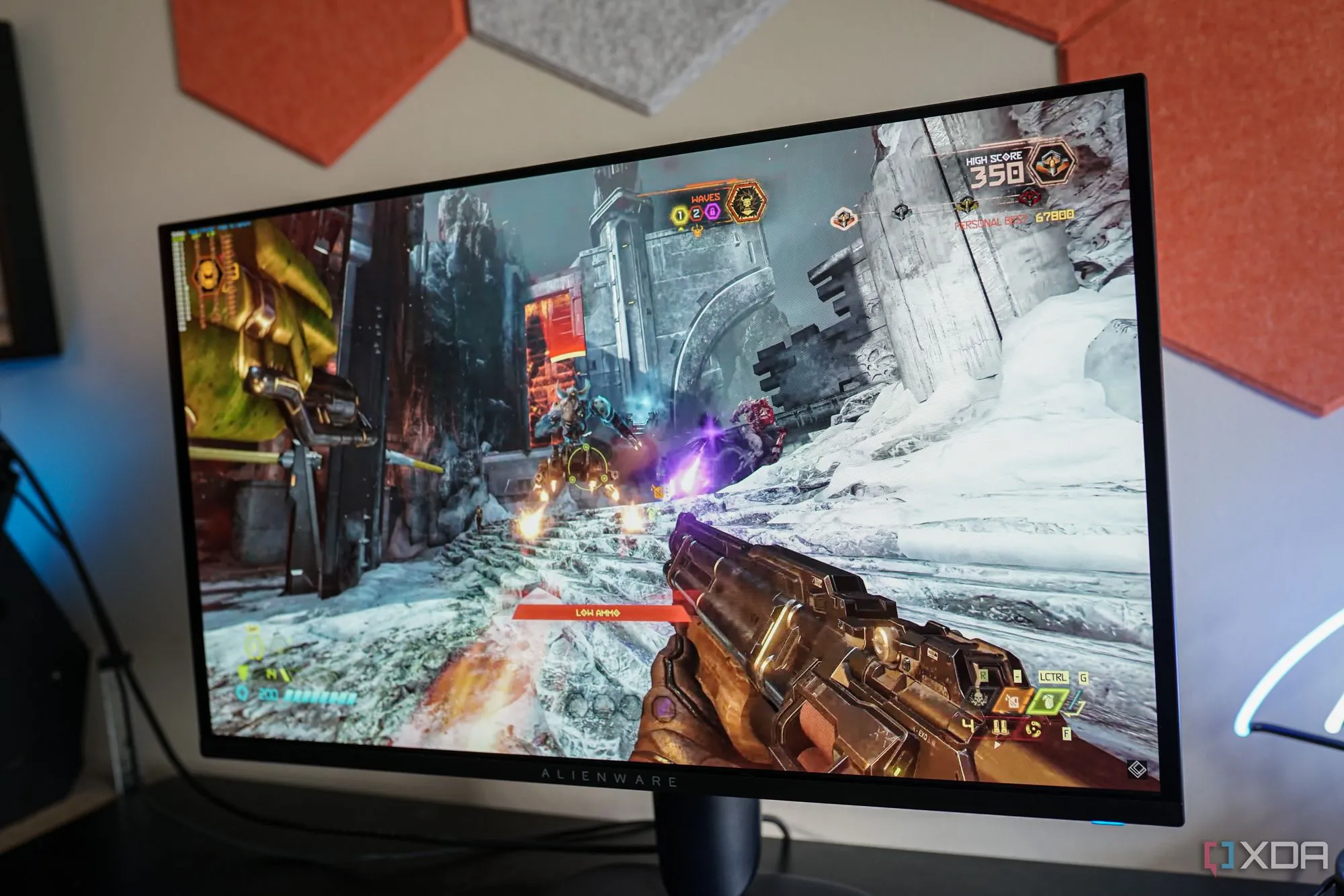 Trải nghiệm chơi game Doom Eternal trên màn hình Alienware AW2725Q, thể hiện khả năng hiển thị và điều chỉnh.