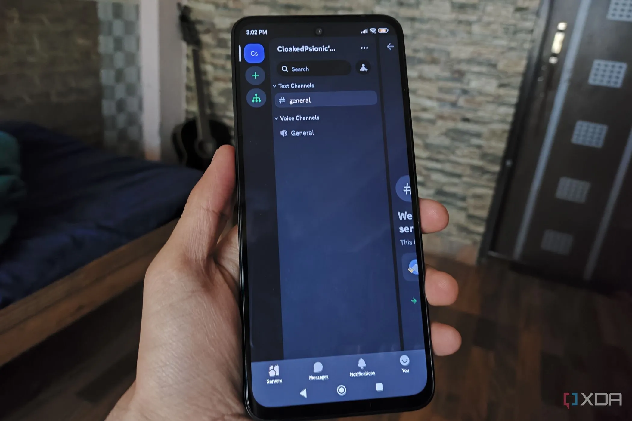 Ứng dụng Discord trên điện thoại Poco M6 Pro, minh họa giải pháp giao tiếp thay thế